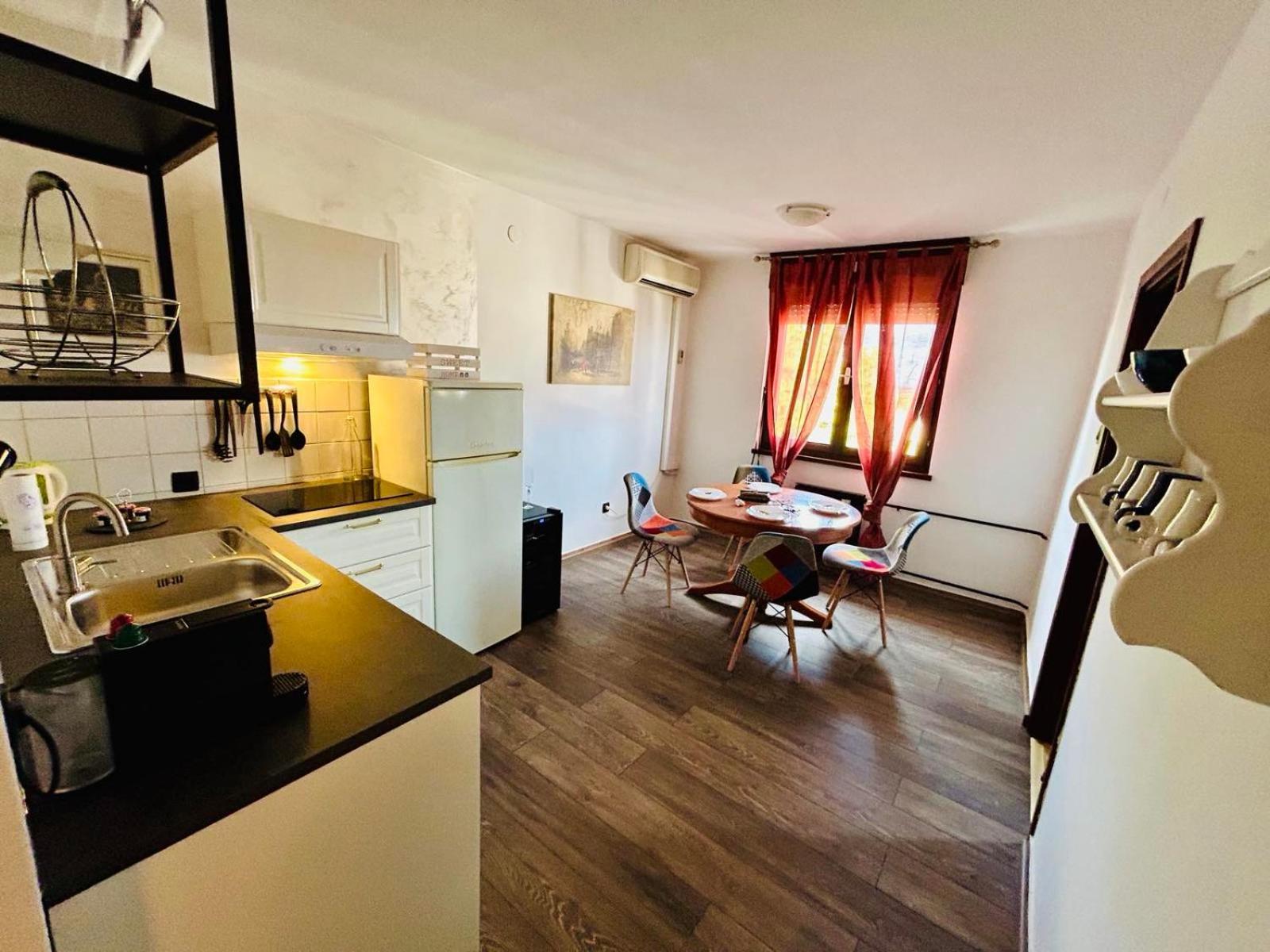 Fly By Suite - Zagreb Airport - 0-24H Self Check In&Out - Parking On Site Velika Gorica Εξωτερικό φωτογραφία