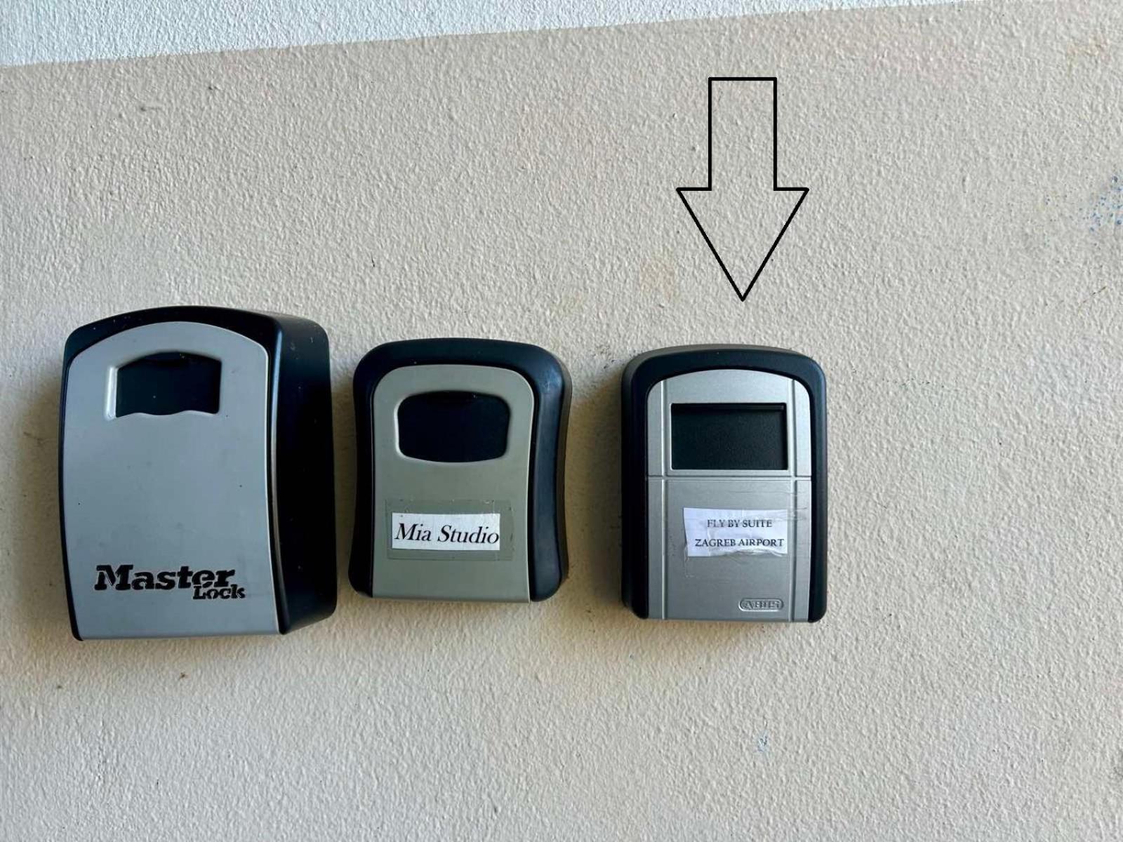 Fly By Suite - Zagreb Airport - 0-24H Self Check In&Out - Parking On Site Velika Gorica Εξωτερικό φωτογραφία
